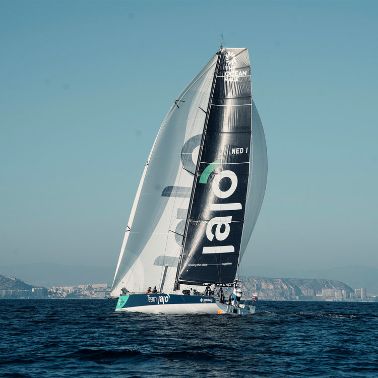 Square Image of the Team Jajo boat out in the ocean.//© Team Jajo | Brend Schuil