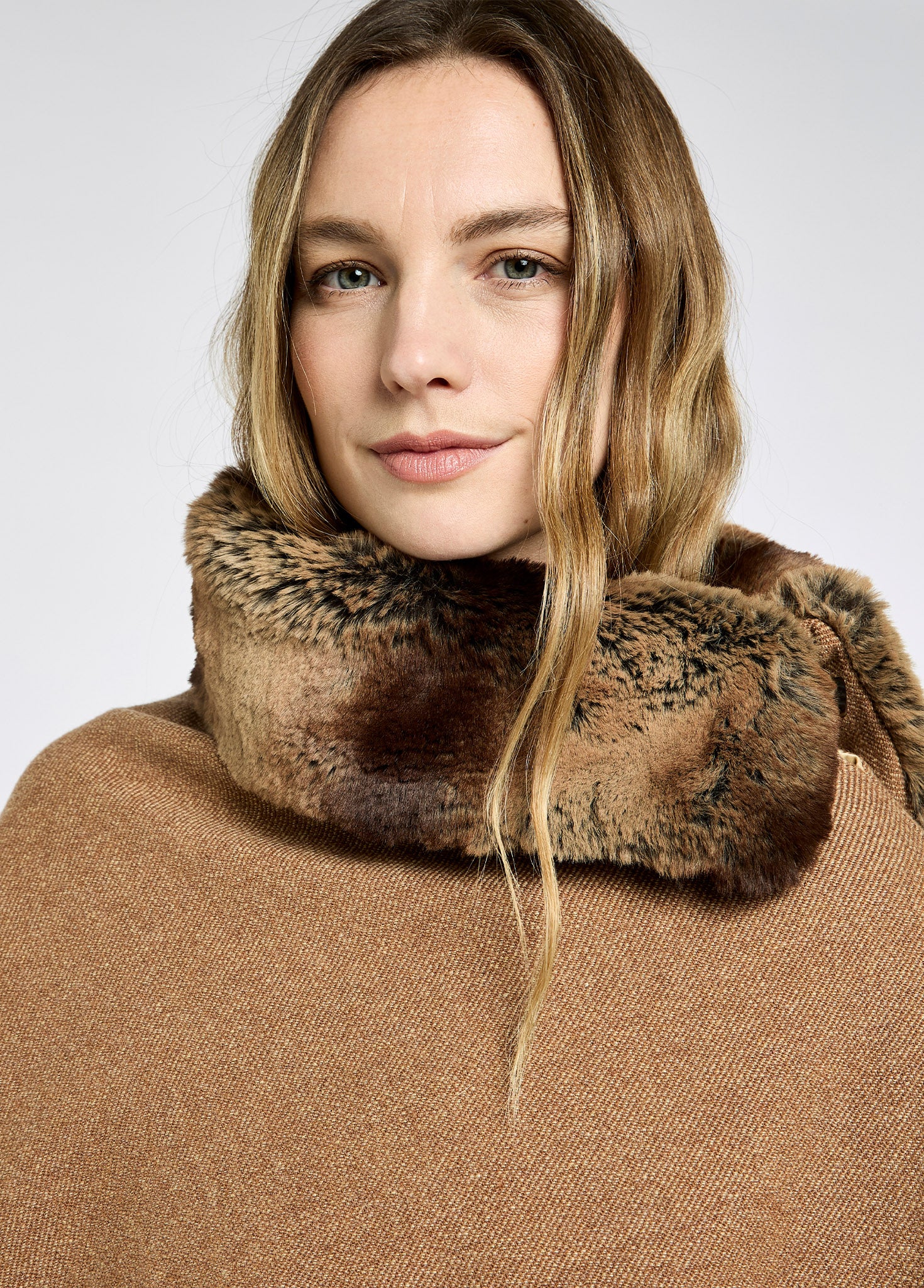 Silverfir Tweed Poncho - Camel Twill